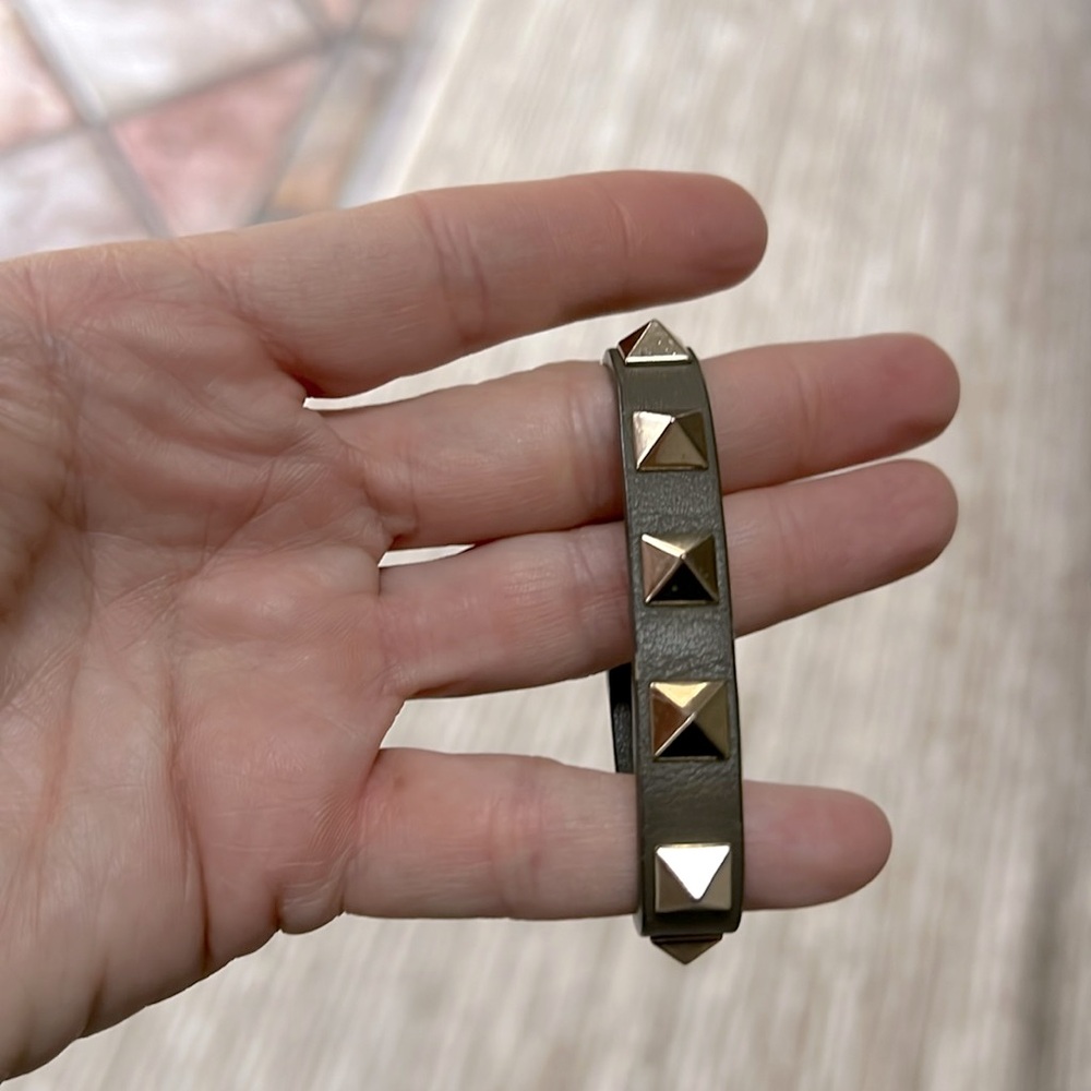 VALENTINO GARAVANI ROCKSTUD BRACELET OLIVE GREEN HOLD HARDWARE SIZE MEDIUM